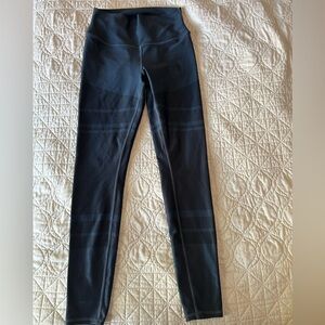 Alo Airlift Leggings, worn twice, excellent condition. Size L.